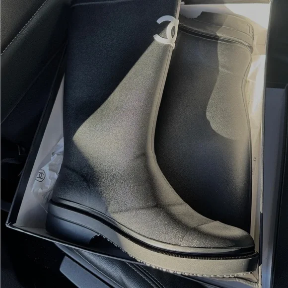CHANEL RAIN BOOTS - Picture 7 of 7